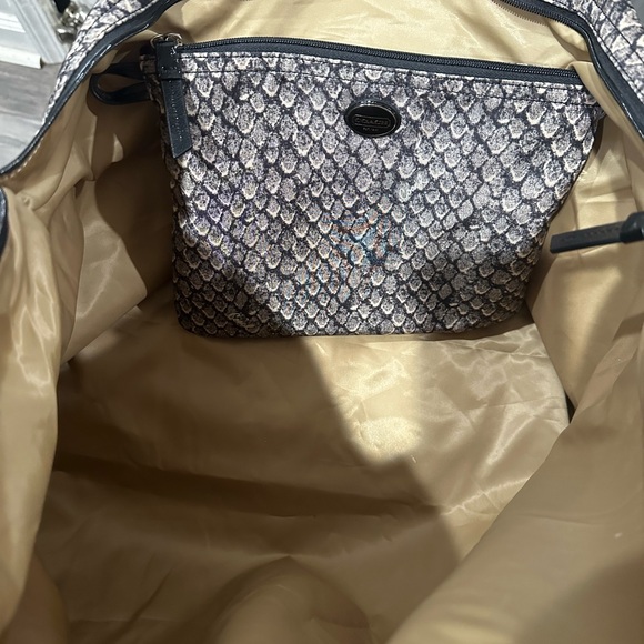 Vintage, no longer produced so hard to find EXTRA LARGE Coach weekender bag! - Picture 8 of 14